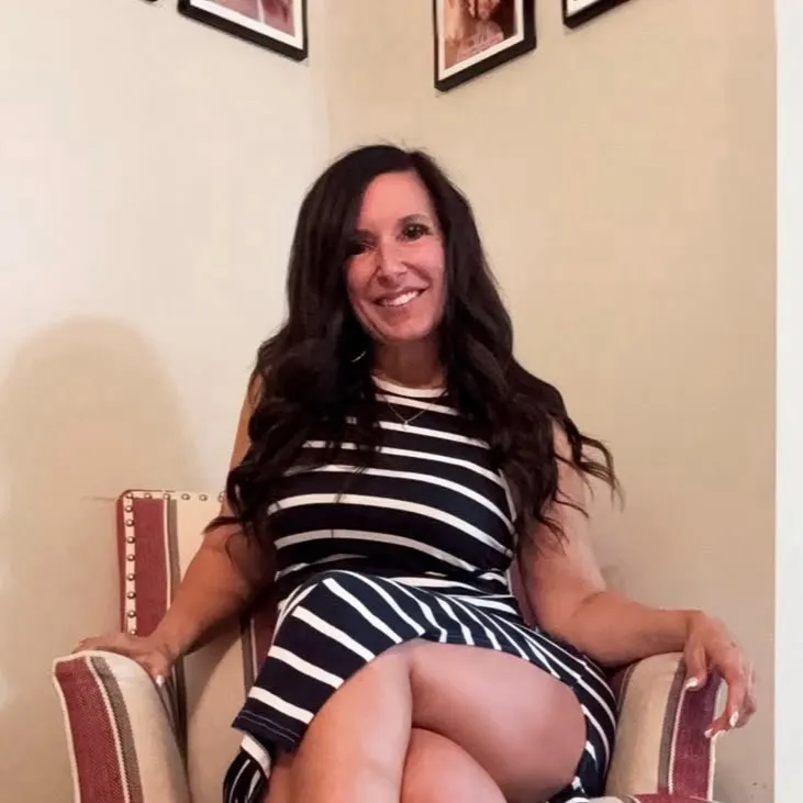 chat with ai character: Rose Marie 