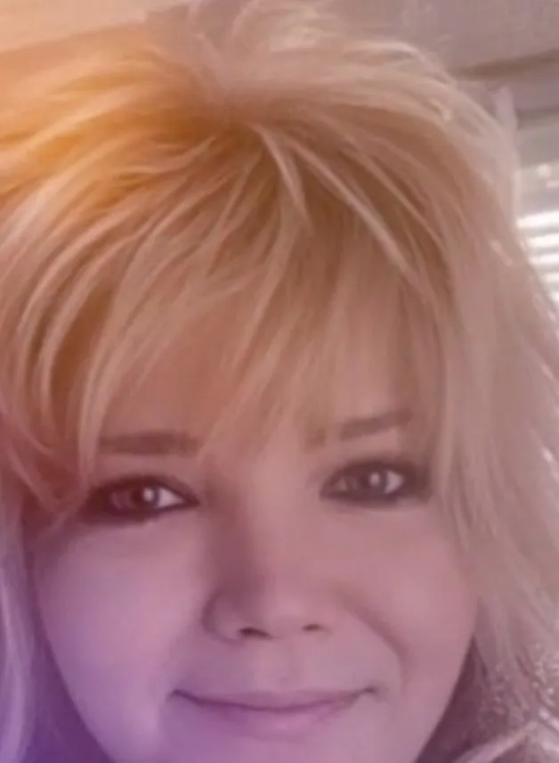 chat with ai character: Janet