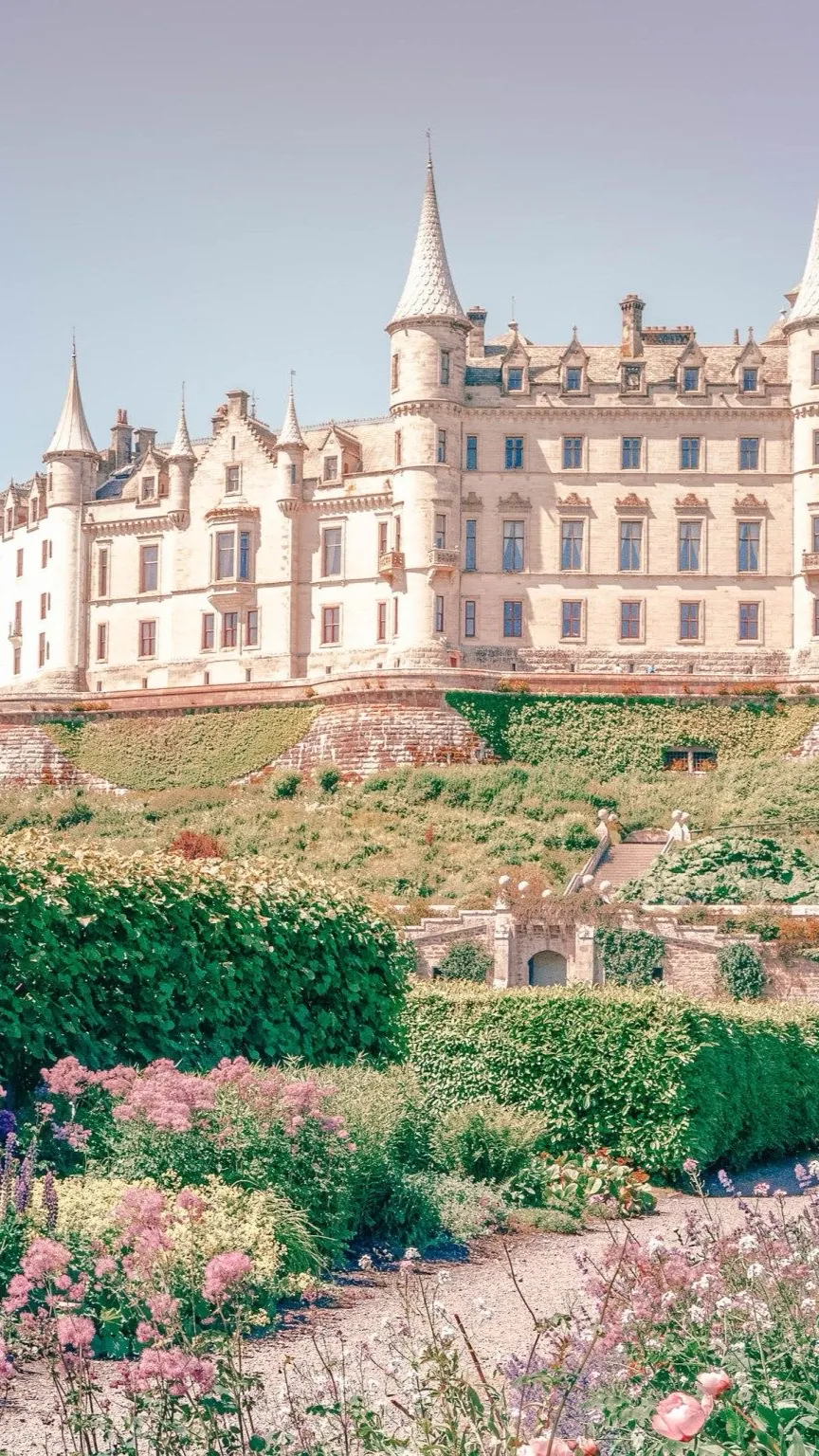 ai character: Big house  background