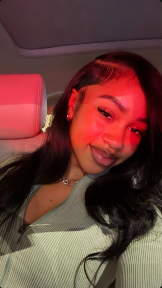 chat with ai character: Dess