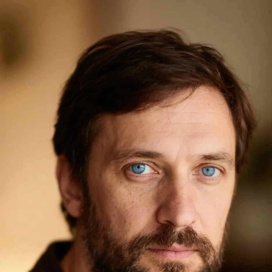 chat with ai character: bryan lanning