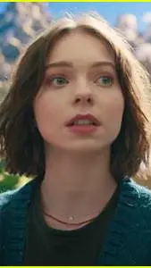 ai character: Natalie  background