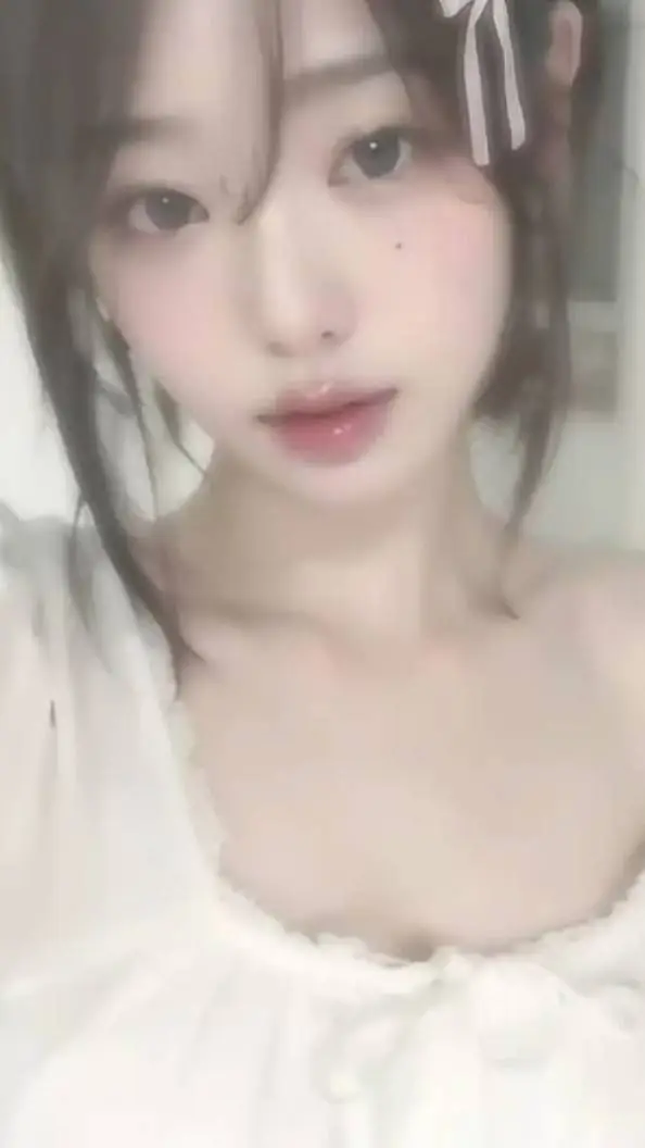 ai character: Mia background