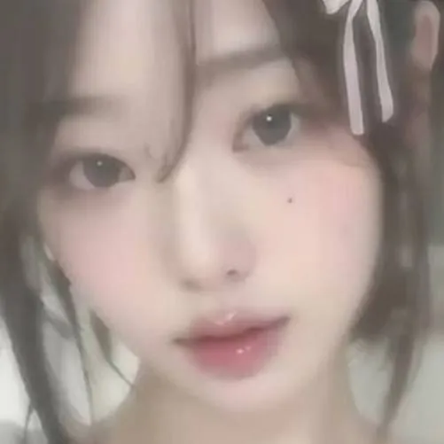 chat with ai character: Mia