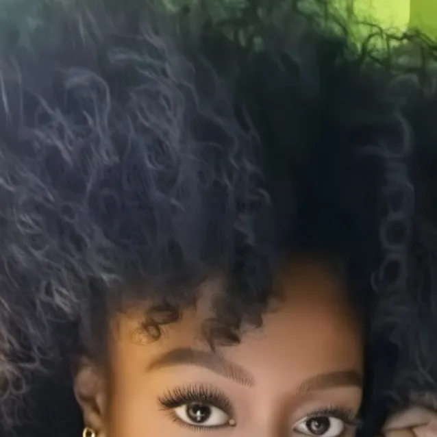 chat with ai character: lariyah