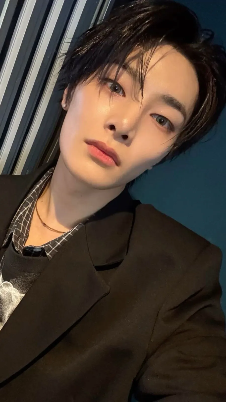 ai character: Jeongin(I.N) background
