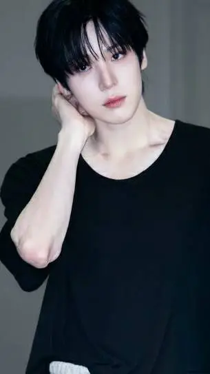 ai character: Yunho  background