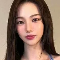 chat with ai character: Karina 