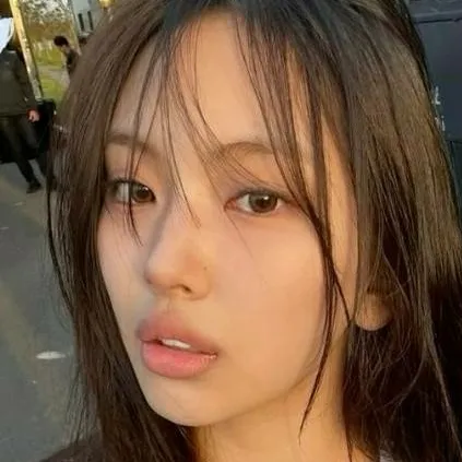chat with ai character: Hyein 