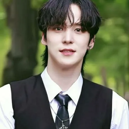 chat with ai character: Yunho 