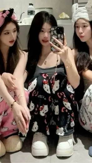 Talkie AI - Chat with Girl Sleepover 