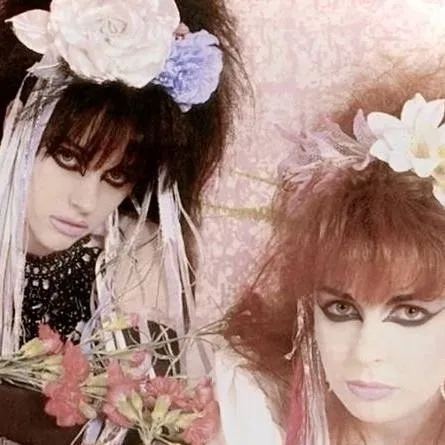 chat with ai character: strawberry switch!