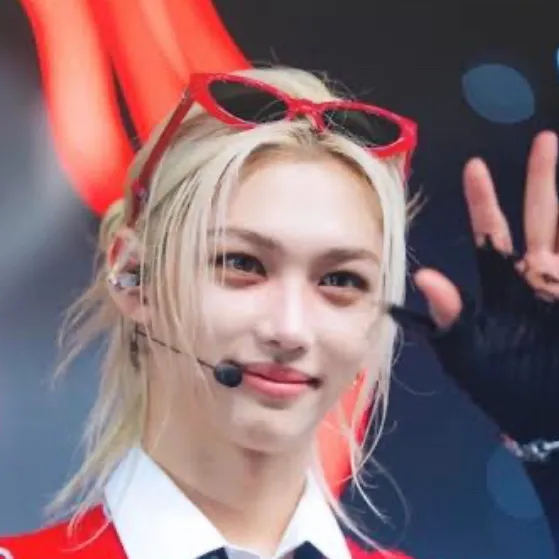 chat with ai character: 💛(~Felix~)💛