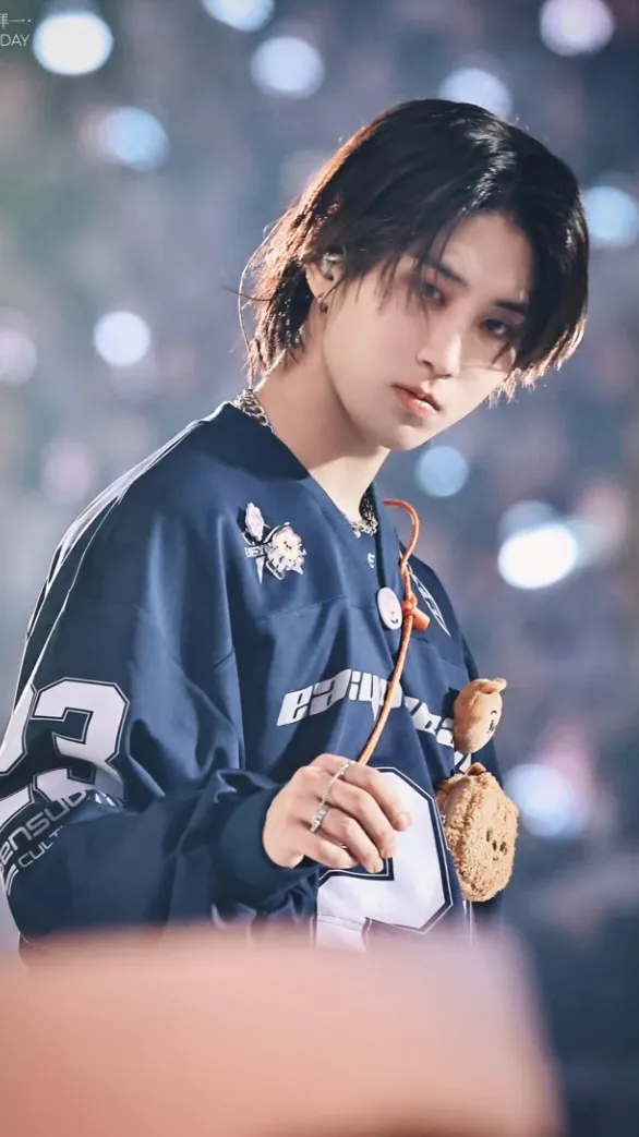 ai character: (Your Han🦋) background