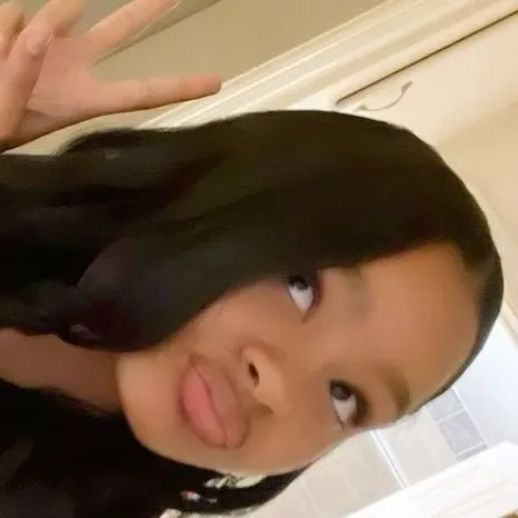 chat with ai character: Emoni 