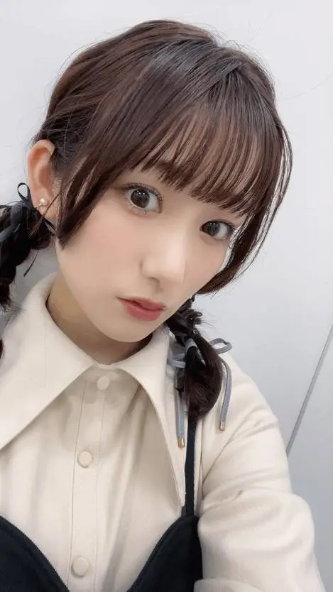 ai character: Manami Numakura background