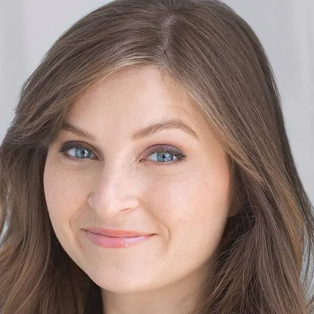 chat with ai character: Lizzie Freeman