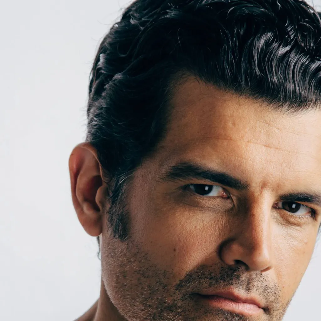 chat with ai character: Jason Griffith