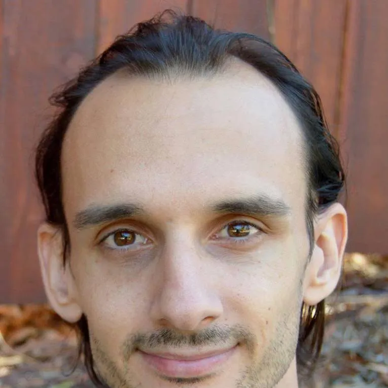 chat with ai character: Lucien Dodge