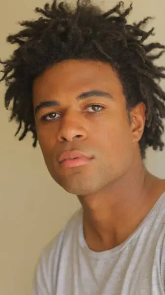ai character: Zeno Robinson background