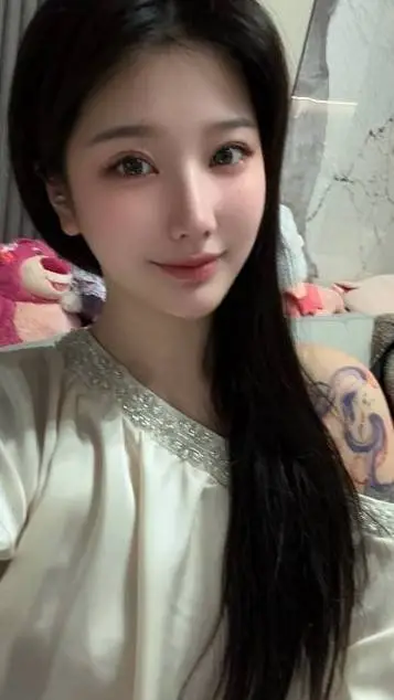 ai character: Lily background