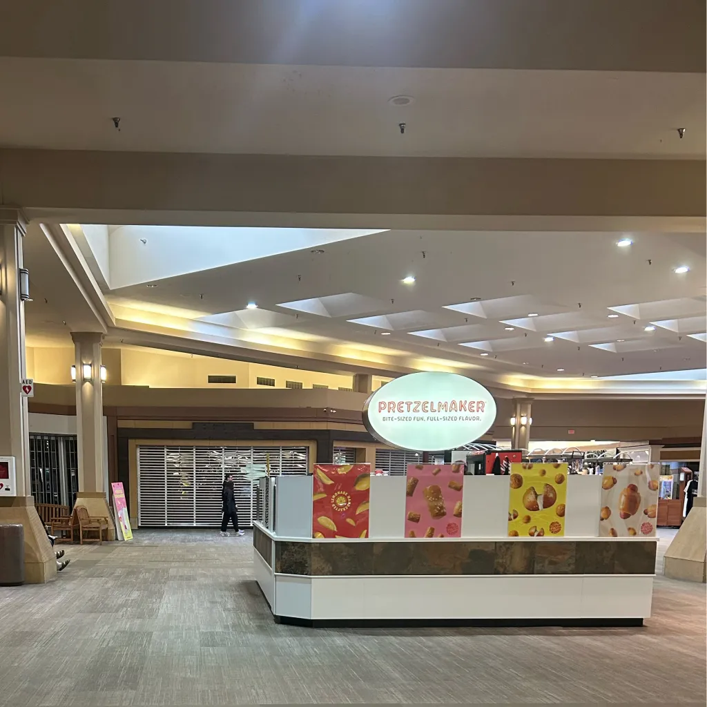 chat with ai character: Columbia Mall 