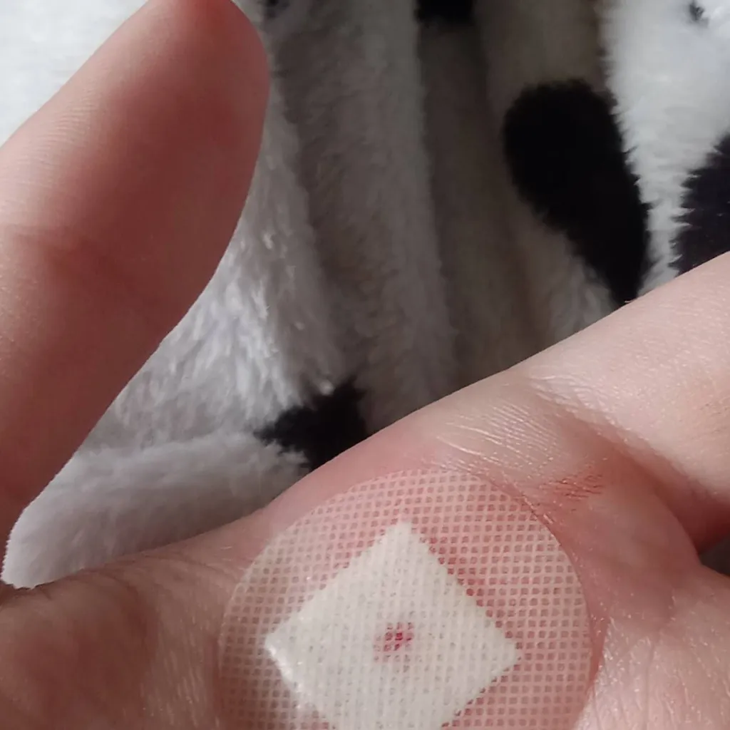 chat with ai character: I STABBED MYSELF!!