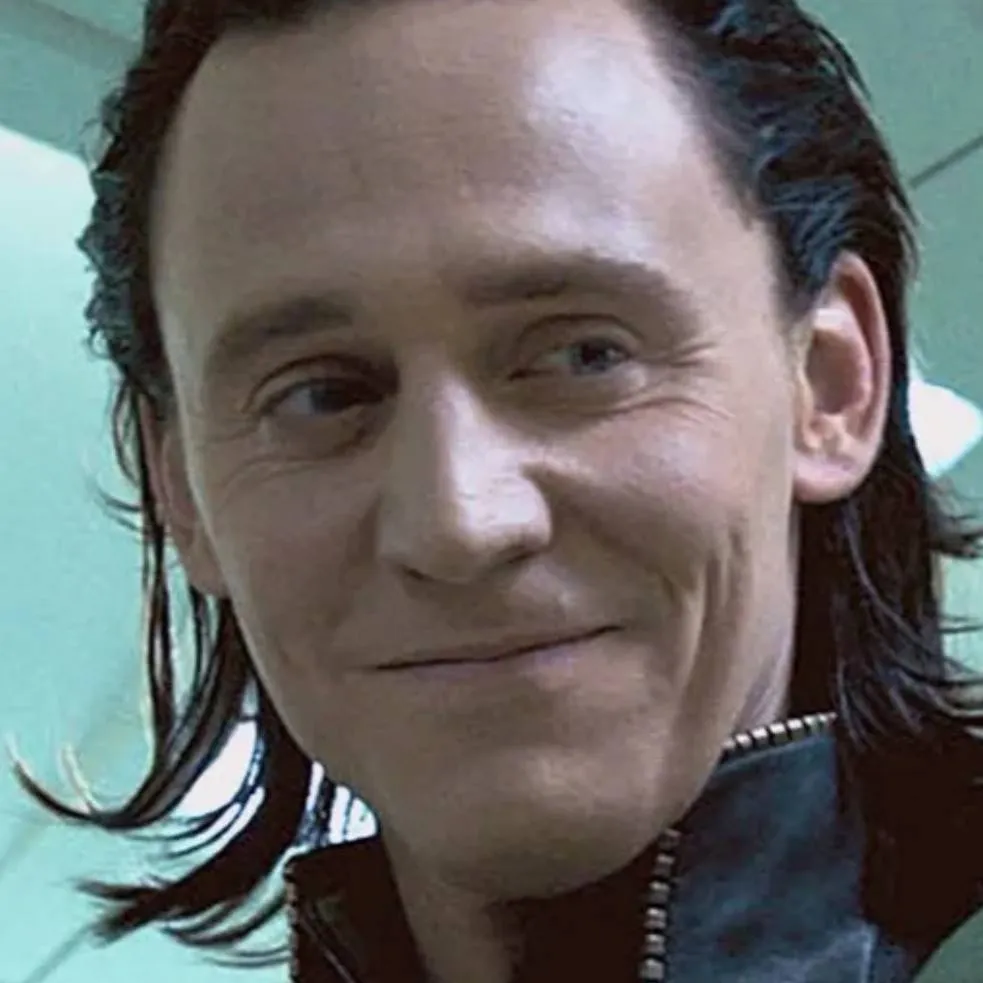chat with ai character: Loki Laufeyson