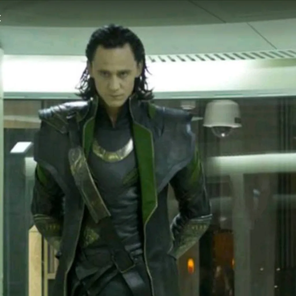 chat with ai character: Loki Laufeyson