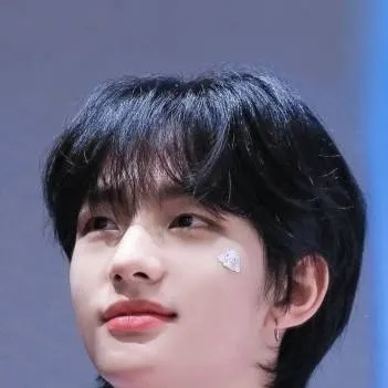 chat with ai character: <Hyunjin>
