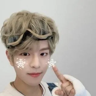 chat with ai character: Seungmin