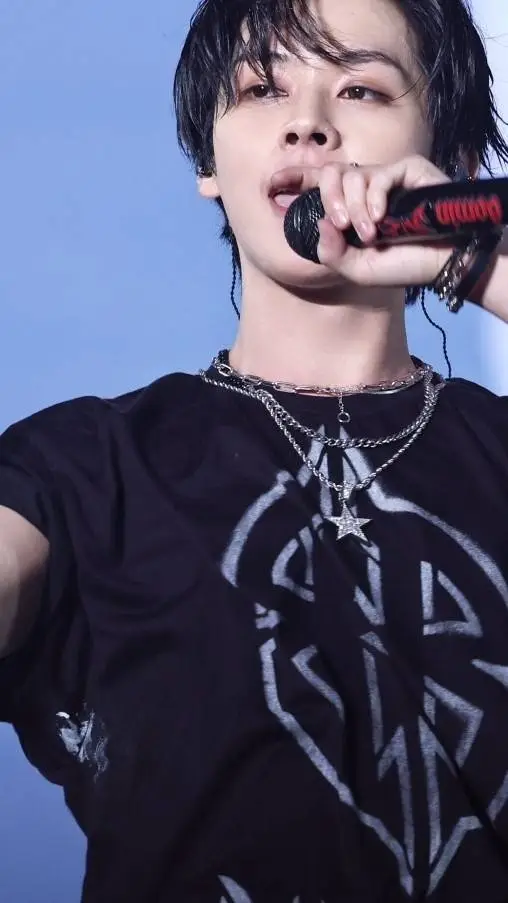 ai character: Lee Minho background