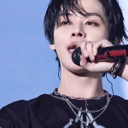 chat with ai character: Lee Minho