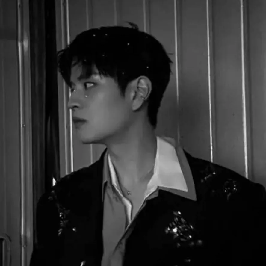 chat with ai character: Seungminnie