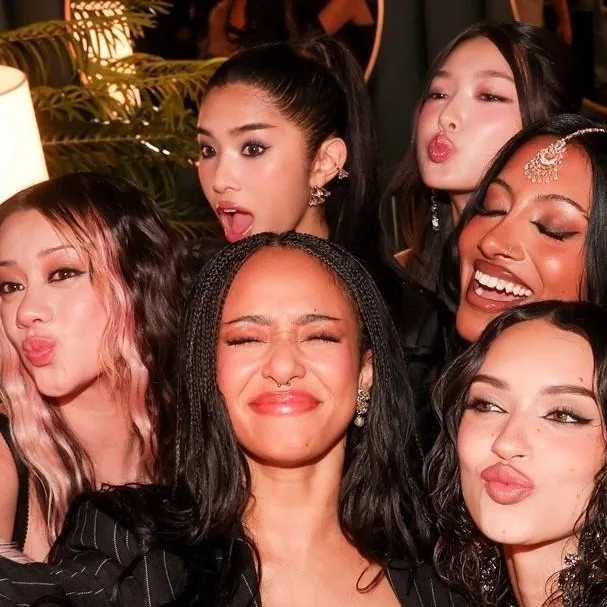 chat with ai character: KATSEYE!!