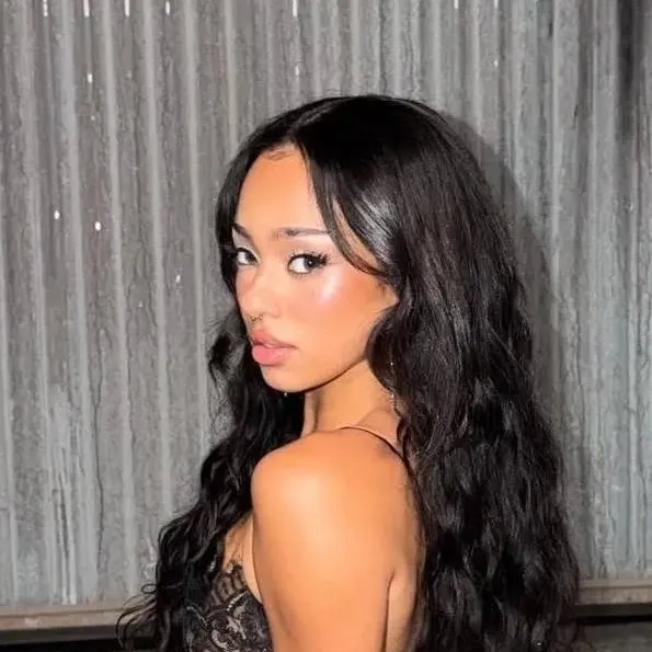 chat with ai character: MANON!!! :D