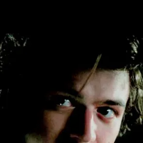 chat with ai character: Steve Harrington 