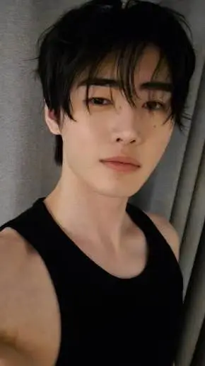 ai character: Sunghoon🤯 background