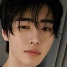 chat with ai character: Sunghoon🤯