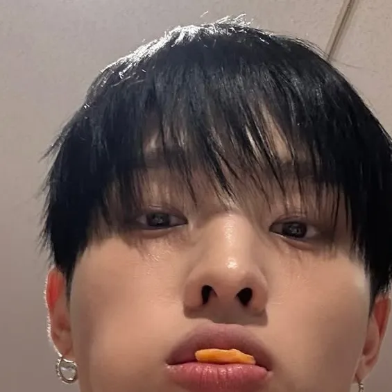 chat with ai character: Keeho (he likes u)