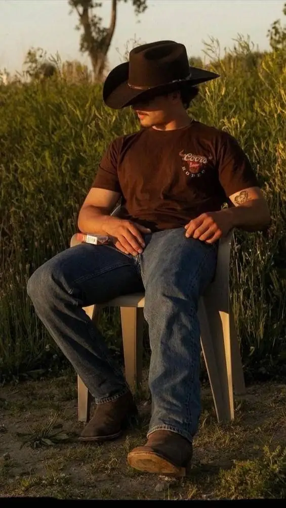 ai character: luke jones background