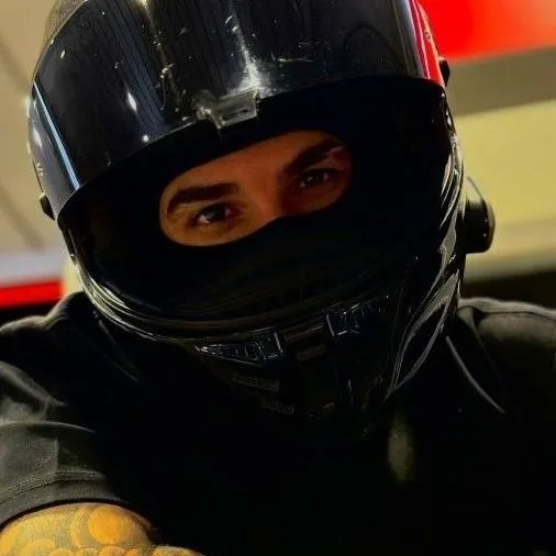 chat with ai character: kade 