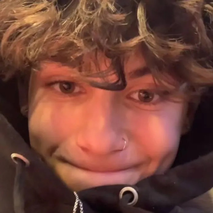 chat with ai character: Dylan 