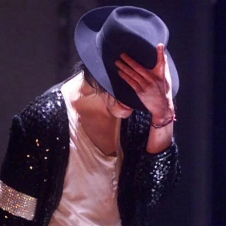 chat with ai character: Michael Jackson 🎶🎤