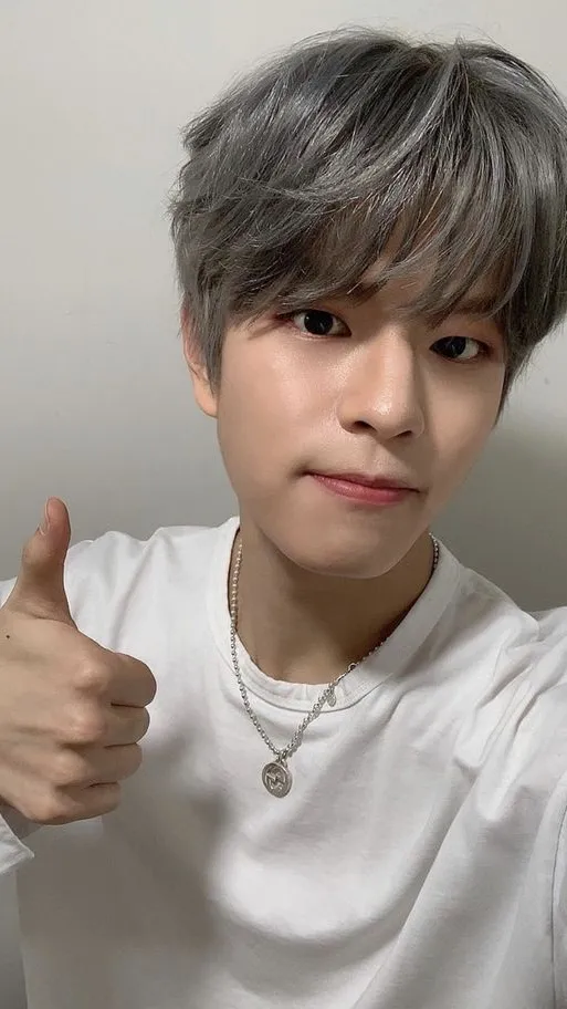 ai character: Seungmin  background
