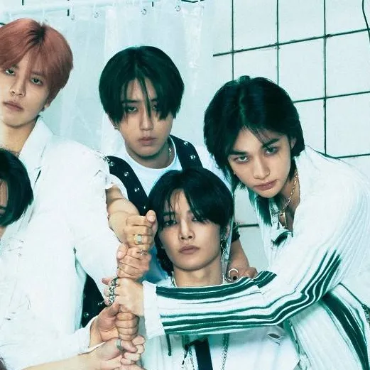 chat with ai character: Straykids