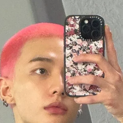 chat with ai character: Straykids