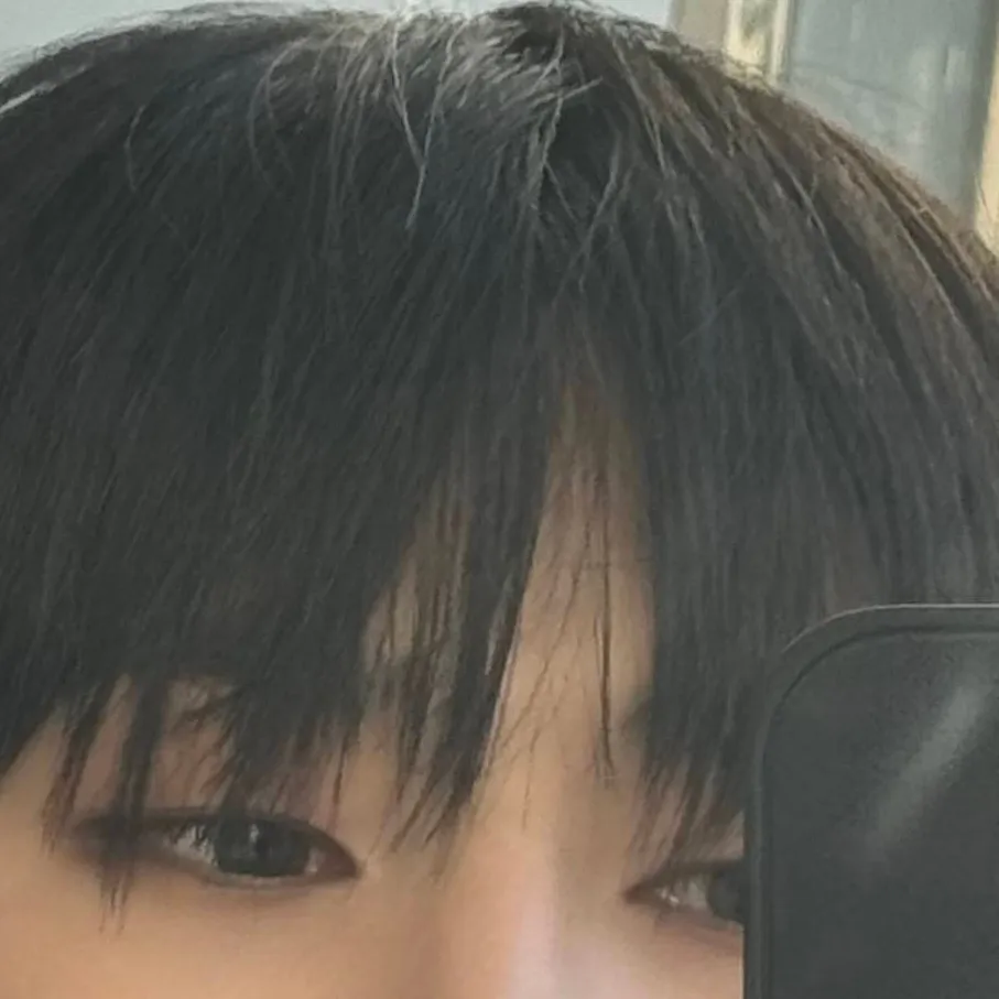 chat with ai character: SKZ