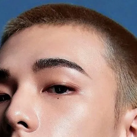 chat with ai character: Hyunjin