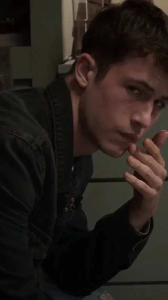 ai character: Clay Jensen background